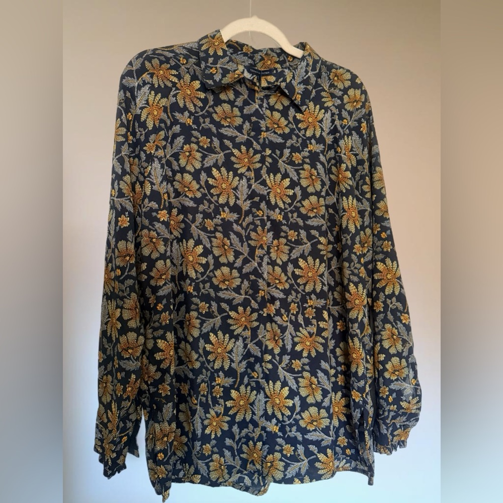 NWT tommy Hilfiger button down long sleeve flower print shirt Womens Size m